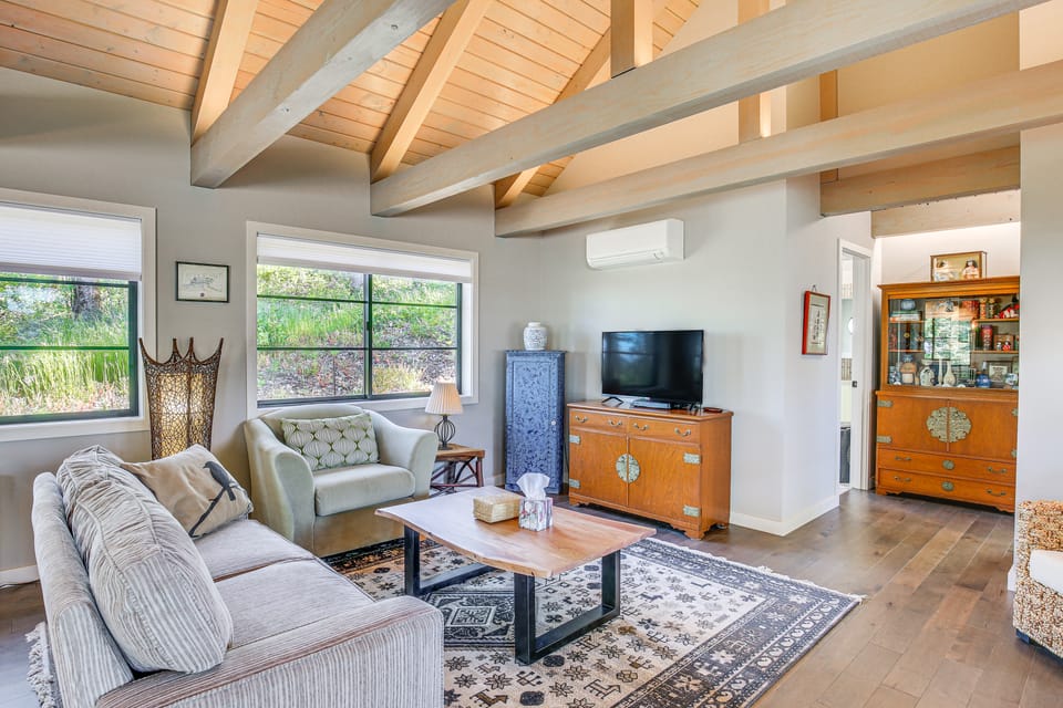 Fire Pit: Tranquil Country Retreat 15 Mi to Eugene Cottage in Willamette Valley