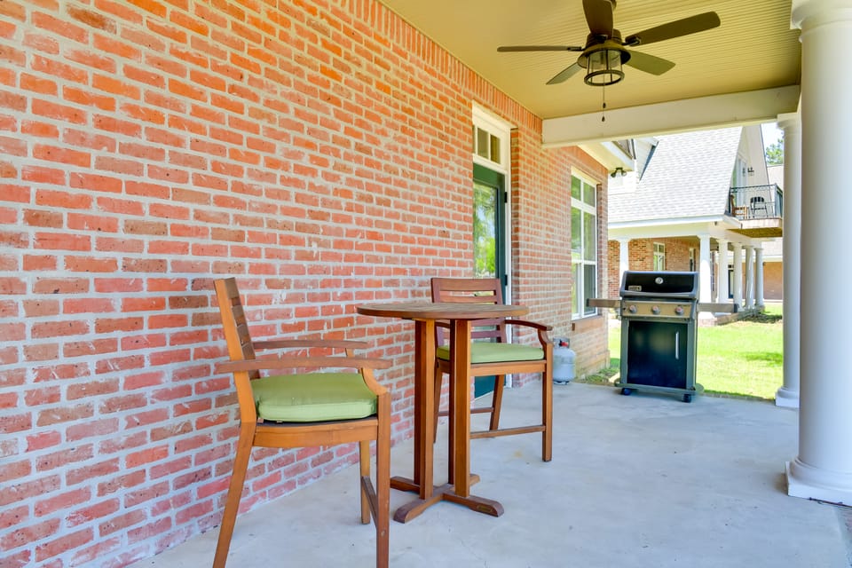 Spacious Springfield Home w/ Golf Course View! Villa in Mississippi