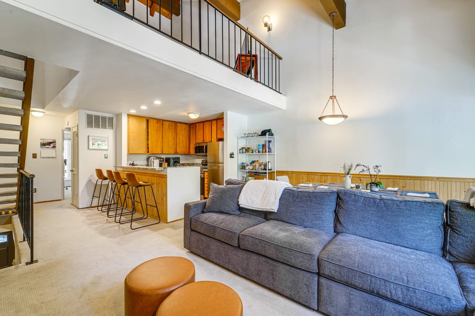 Steps to Lake: Scenic Carnelian Bay Retreat Apartment in Lake Tahoe