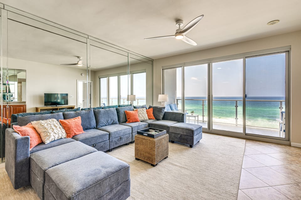 Oceanfront Destin Condo with Pool & Beach Access Apartment in Destin