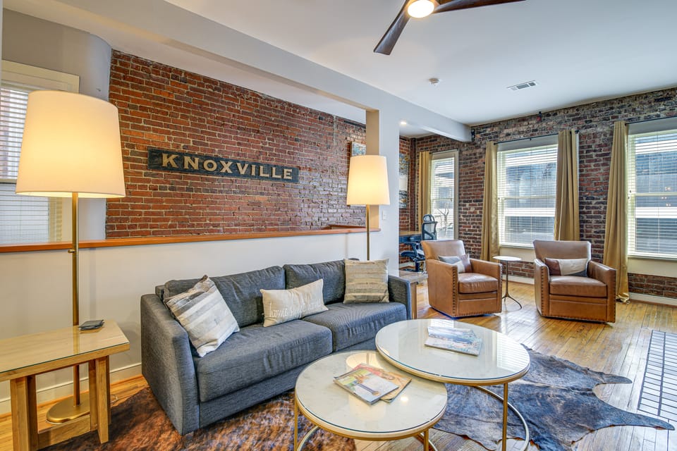 Stylish Dtwn Knoxville Condo w/ Rooftop Deck! Apartment in Knoxville