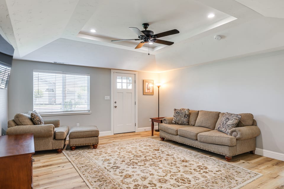 Quaint Hughson Vacation Rental, Walk to Downtown! House in Sierra Nevada
