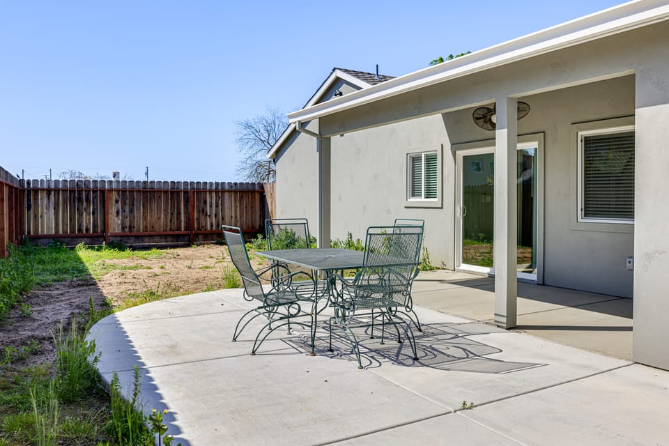 Quaint Hughson Vacation Rental, Walk to Downtown! House in Sierra Nevada