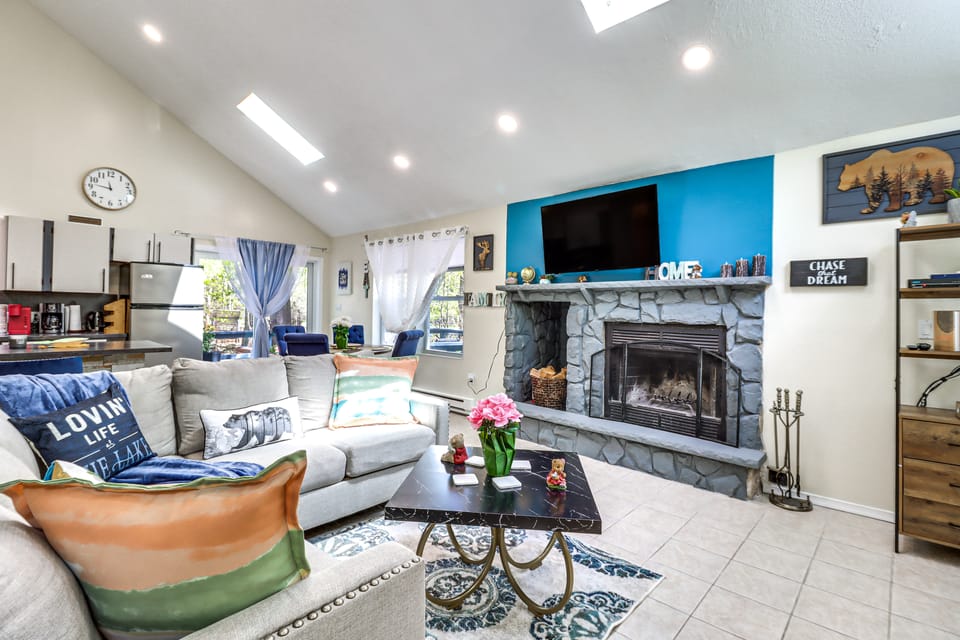 Hot Tub & Lake Beach Access: Tobyhanna Retreat! House in Coolbaugh Township