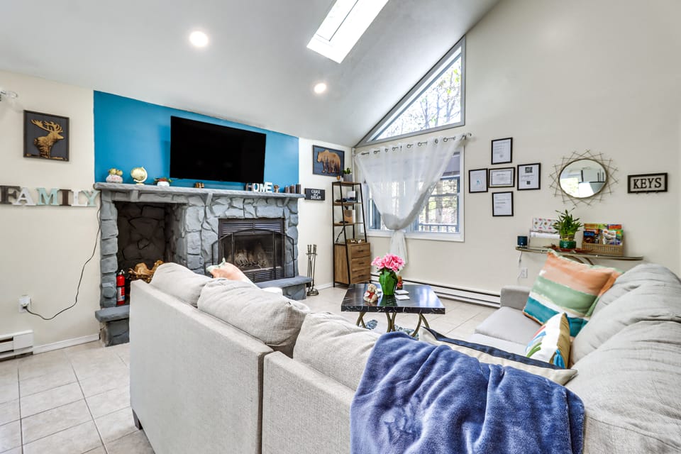 Hot Tub & Lake Beach Access: Tobyhanna Retreat! House in Coolbaugh Township