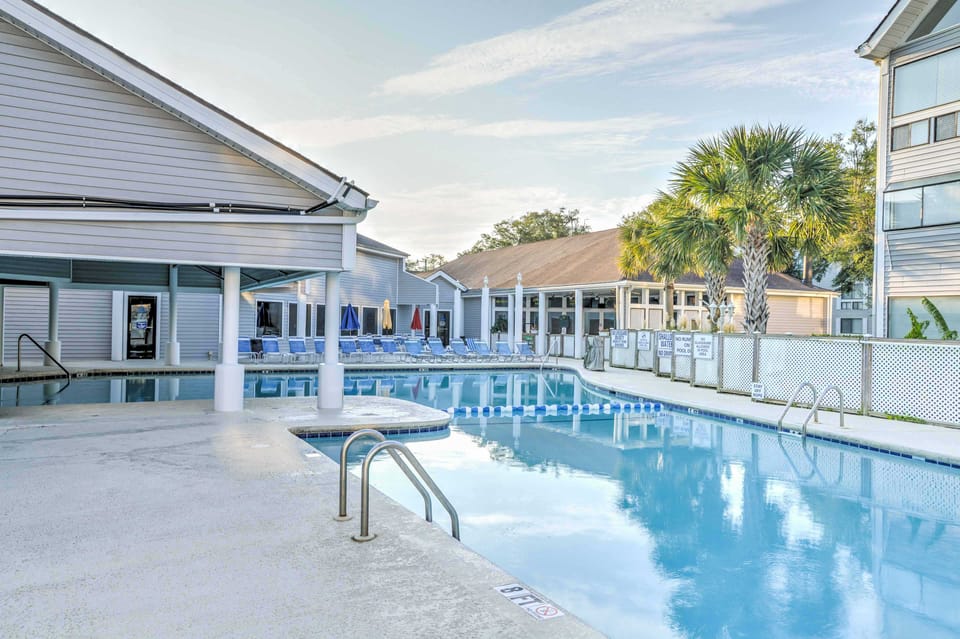 1 Block to Beach: Myrtle Beach Condo w/ Pool! Apartment in South Carolina