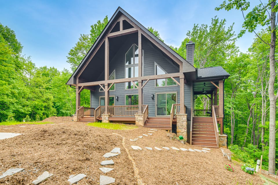 Cabin Rental Near Black Mountain: Fire Pit & Grill House in Buncombe County