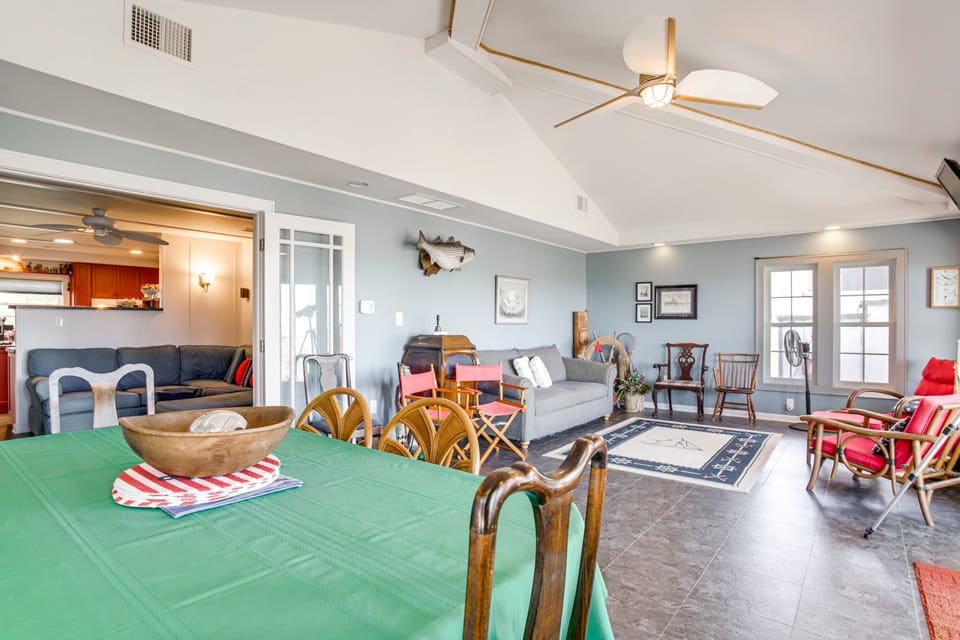 Waterfront Maryland Retreat w/ Dock & Bay View! Cottage in Maryland