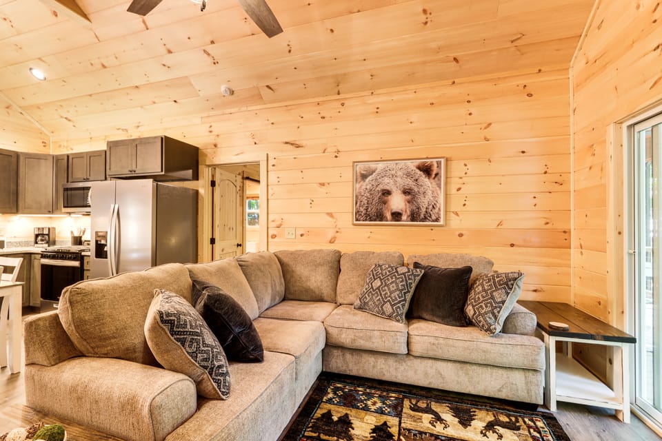 Peaceful Blue Ridge Cabin, Forest View & Fireplace House in Georgia