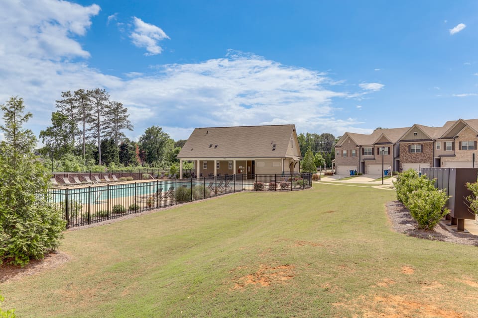Lawrenceville Townhome w/ Community Pool Access! Apartment in Georgia