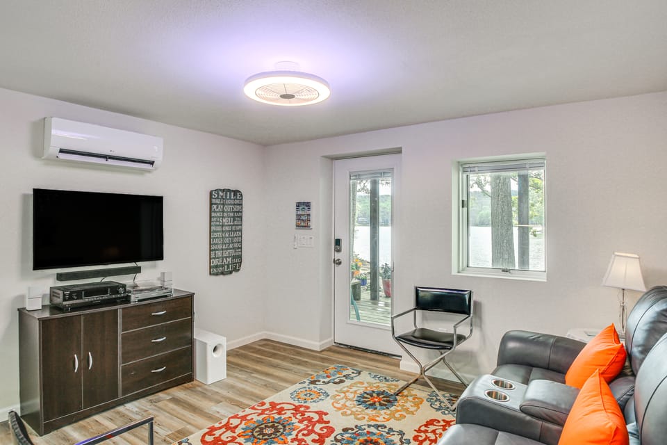 Scenic Studio on Lake Desoto w/ Patio! Apartment in Garland County