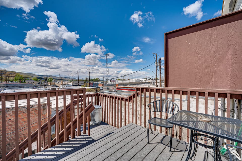 Saloon-Style Prosser Loft in WA Wine Country! Apartment in Washington