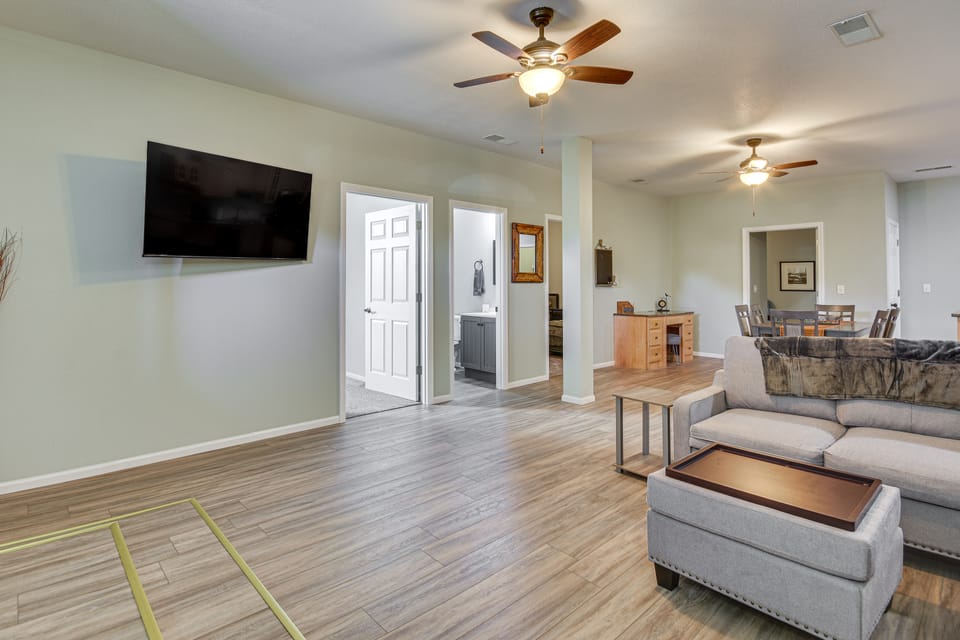 Pet-Friendly Downtown Fulton Apt w/ Smart TV! Apartment in Missouri