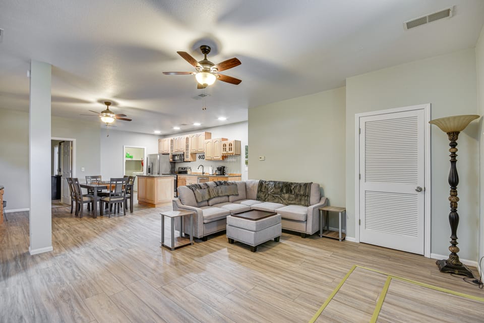 Pet-Friendly Downtown Fulton Apt w/ Smart TV! Apartment in Missouri