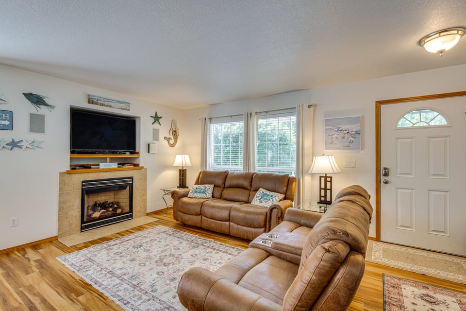 Half Mi to Beach: Rockaway Beach Home w/ Grill! House in Rockaway Beach