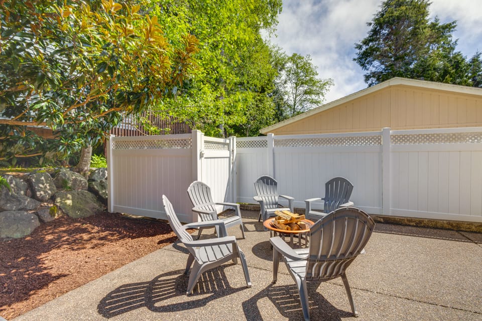 Half Mi to Beach: Rockaway Beach Home w/ Grill! House in Rockaway Beach