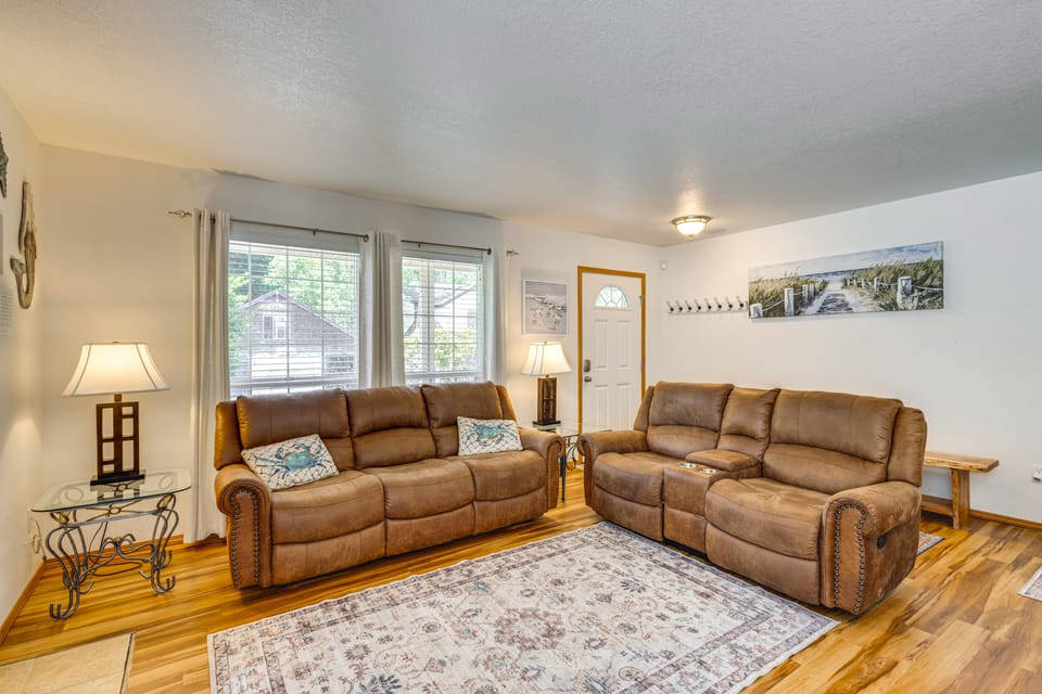 Half Mi to Beach: Rockaway Beach Home w/ Grill! House in Rockaway Beach