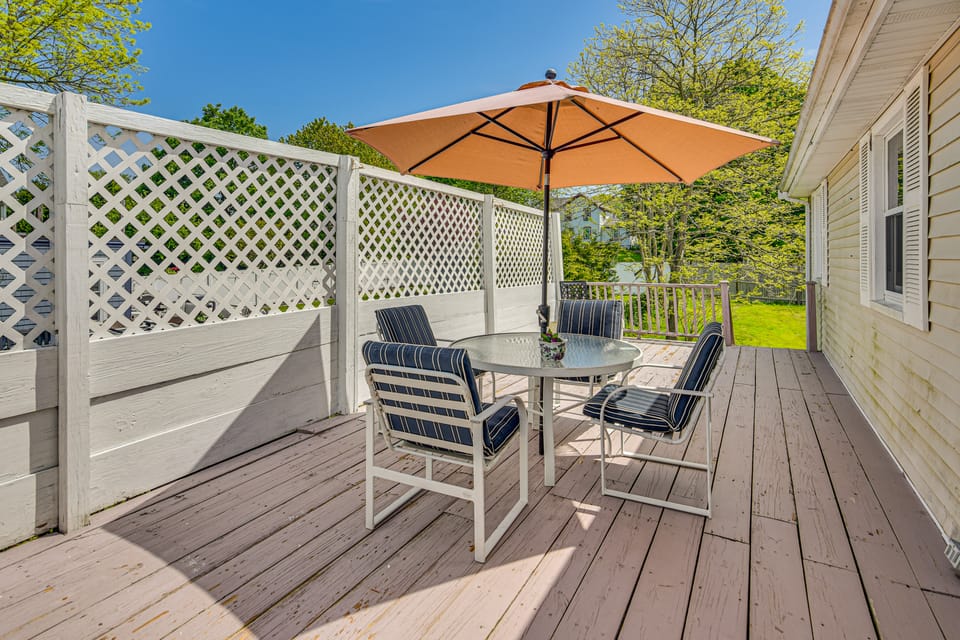Coastal Home: 1 Mi to Beach, 2 Mi to Dtwn Newport! House in Middletown