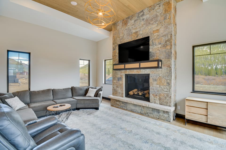4 Mi to Dtwn: Leadville Retreat w/ Hot Tub! House in Colorado