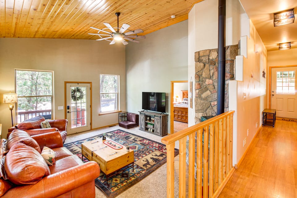 Sunrise Resort Day Trips! Family Cabin w/ Fire Pit House in Pinetop-Lakeside