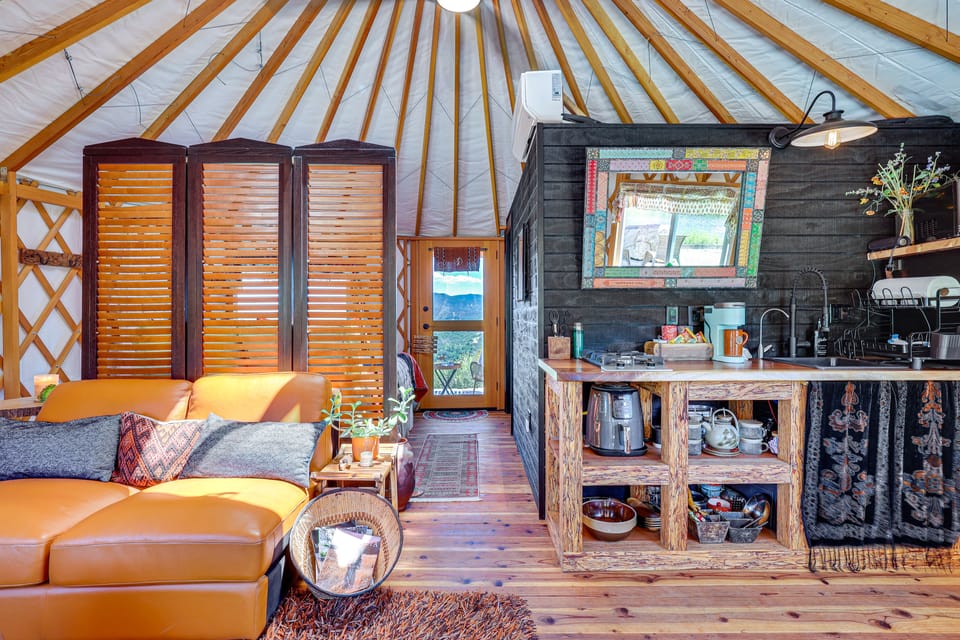 Mystical Mongolian Yurt in Fallbrook w/ Views! Apartment in Southern California