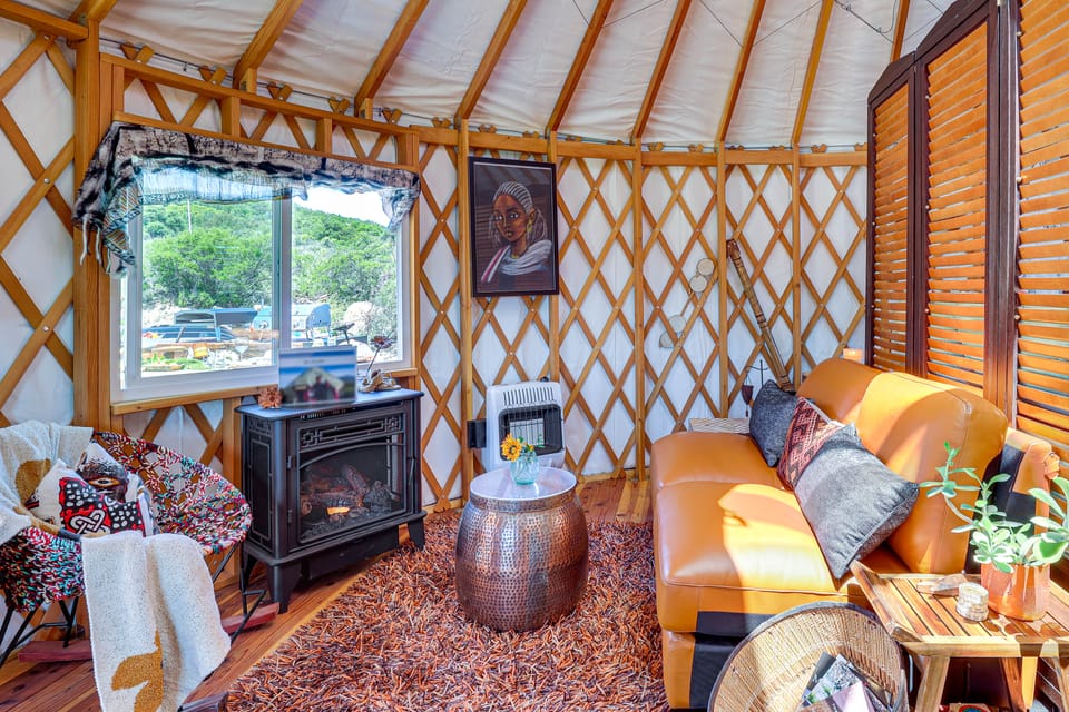 Mystical Mongolian Yurt in Fallbrook w/ Views! Apartment in Southern California