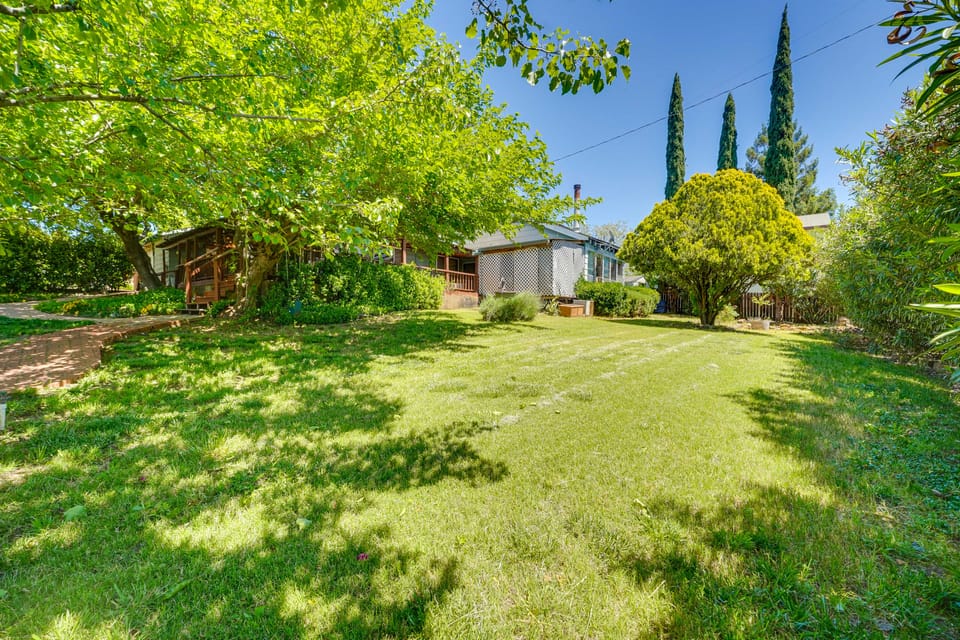 Auburn Cottage w/ Patios & Garden - 3 Mi to Town! Cottage in Auburn