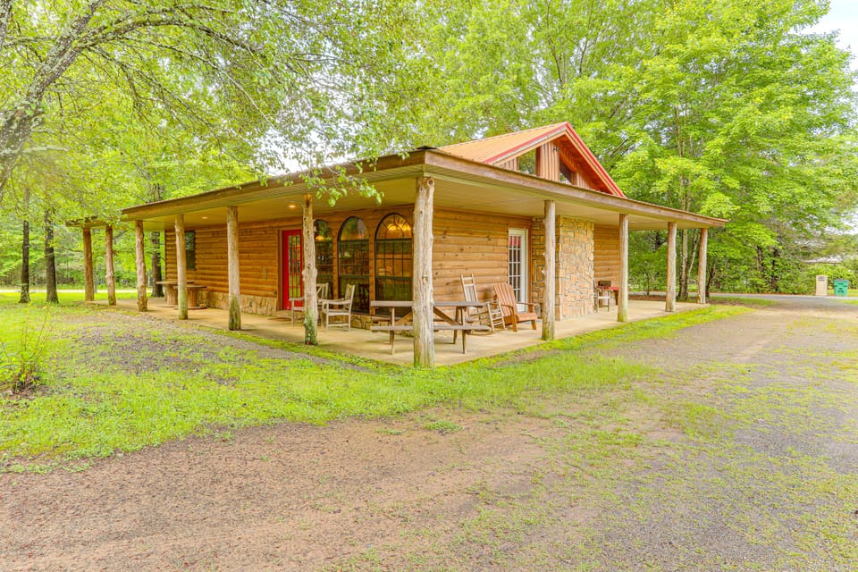Tumbling Shoals Cabin < 1 Mi to Beaches & Boating! House in Greers Ferry Lake