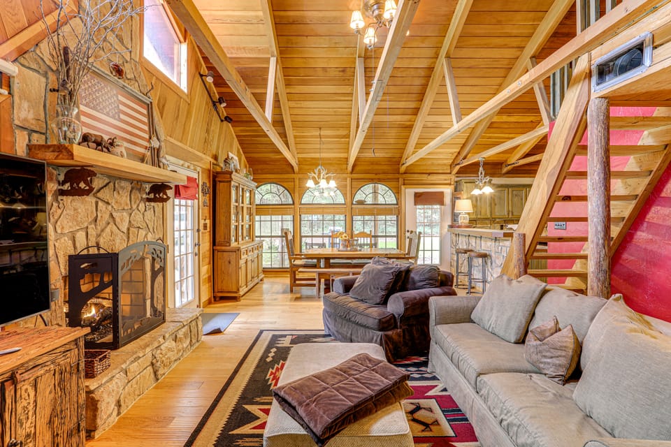 Tumbling Shoals Cabin < 1 Mi to Beaches & Boating! House in Greers Ferry Lake