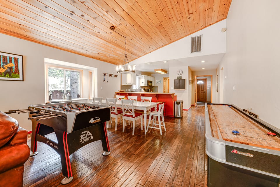 Home w/ Deck + Access to Tahoe Donner Amenities! House in Truckee