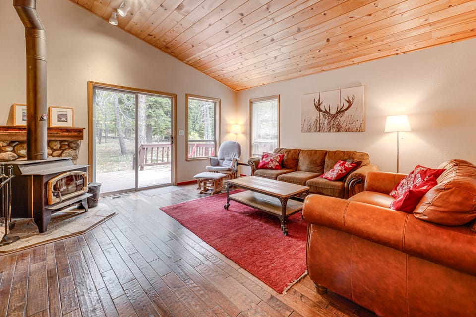 Home w/ Deck + Access to Tahoe Donner Amenities! House in Truckee