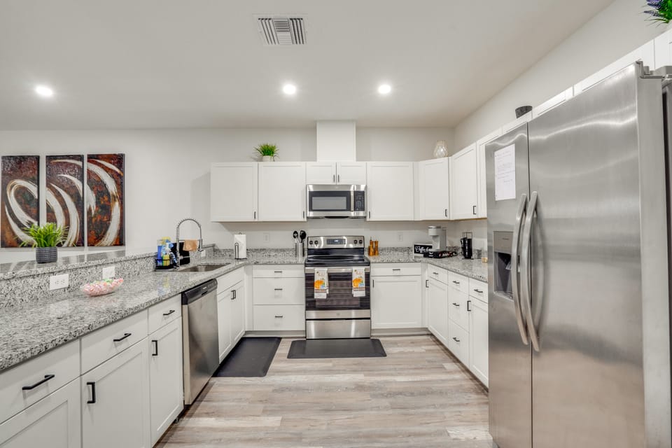 13 Mi to Beaches: Pet-Friendly Condo in Palmetto! Apartment in Tampa Bay