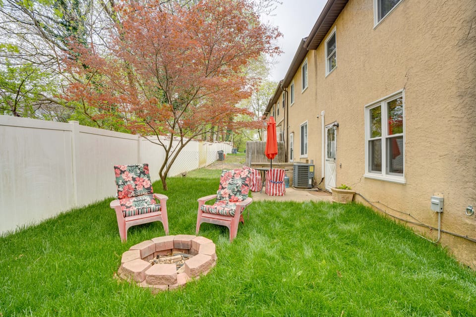 Walk to Mall & Train Station! Philly Suburb Stay Apartment in Philadelphia