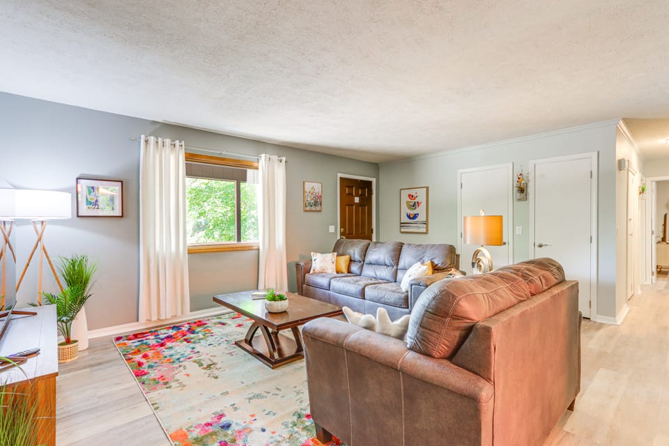 Hot Tub & Fire Pit: Holiday Island Getaway! House in Carroll County