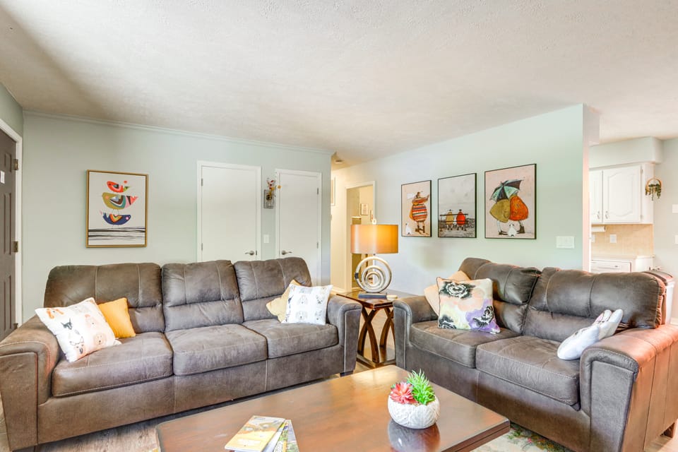 Hot Tub & Fire Pit: Holiday Island Getaway! House in Carroll County