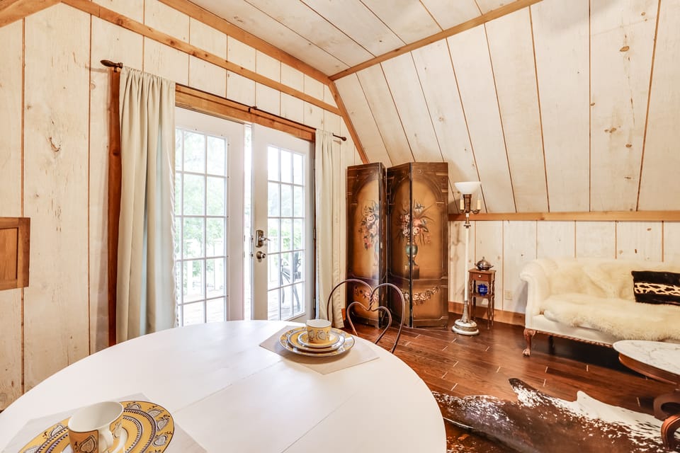 Chic 'Tree House' Studio ~ 24 Mi to Bandera! Apartment in Texas