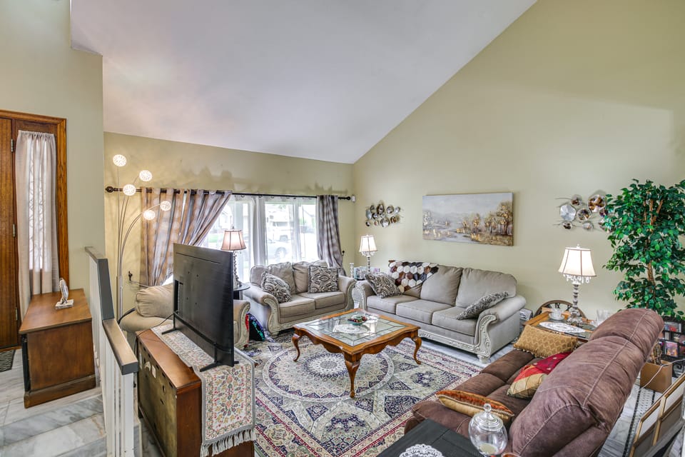 Anaheim Home w/ Pool, 14 Mi to Disneyland! House in Yorba Linda