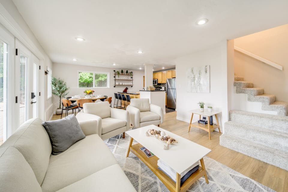 Tree-Lined Hayden Home w/ Hot Tub & Lake Views! House in Kootenai County