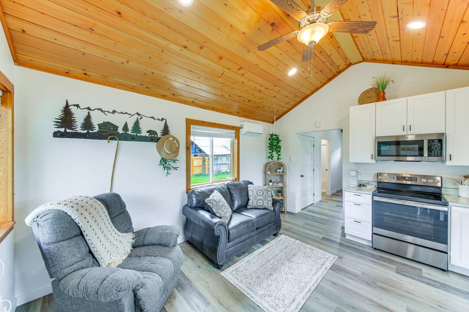 Peaceful Bonners Ferry Cabin w/ Deck & Mtn Views! House in Idaho