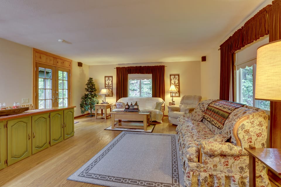 Peaceful Carrollton Retreat w/ Deck & Fire Pit! House in Ohio