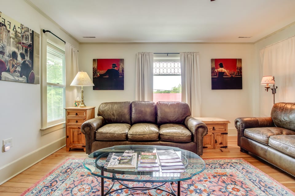 Cozy Elkhart Lake Apartment: Walk to Town & Dining Apartment in Elkhart Lake