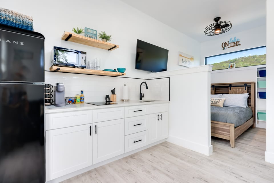 Cozy Canyon Lake Studio w/ Forest & Creek Views! Apartment in Canyon Lake