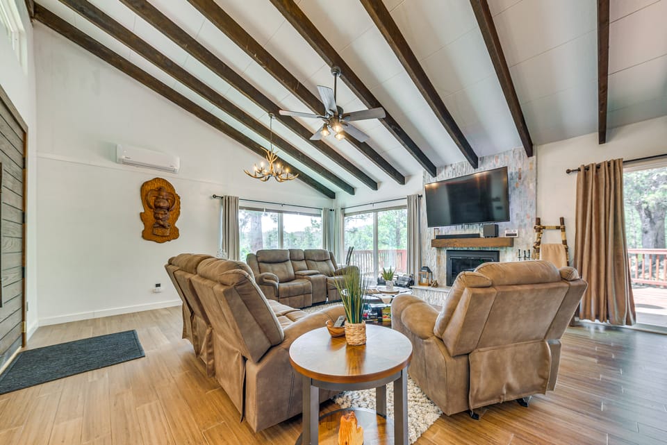 4BR Ruidoso Gem: Minutes to Lake & Fun House in Ruidoso