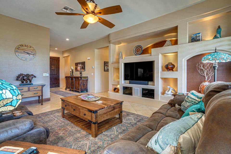 Pool & Patio Oasis! Family Home in Surprise House in Surprise