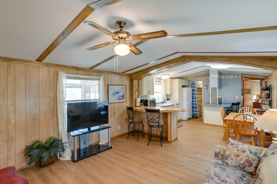 Blackwell Home w/ Enclosed Porch: Steps to Water! House in Texas