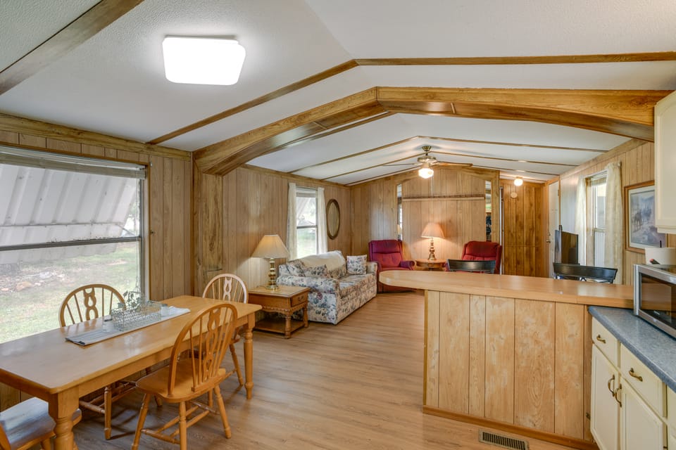 Blackwell Home w/ Enclosed Porch: Steps to Water! House in Texas