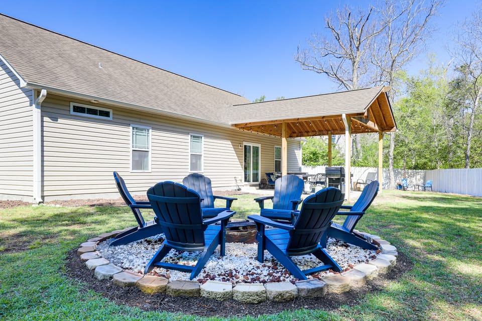 Sneads Ferry Home: Close to Beaches & Boat Ramp! House in North Topsail Beach