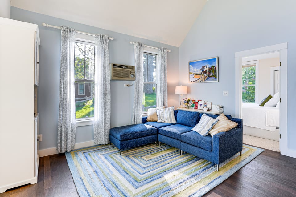 Waterfront Cottage in Summer Village w/ Grill Cottage in Westford