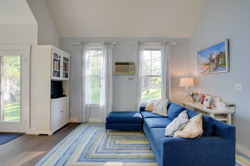 Waterfront Cottage in Summer Village w/ Grill Cottage in Westford