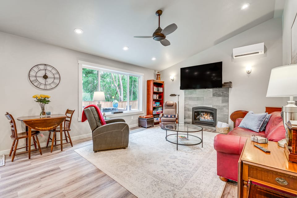 Freeland Retreat - Deck, Fire Pit & Beach Access! House in Whidbey Island